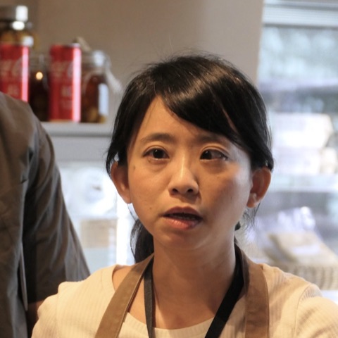 只有兩個人的小店,卻為每一位客人,親口說完盤中每道菜的來歷